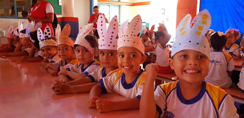 Prefeitura entrega ovos de Páscoa e faz a alegria das crianças.